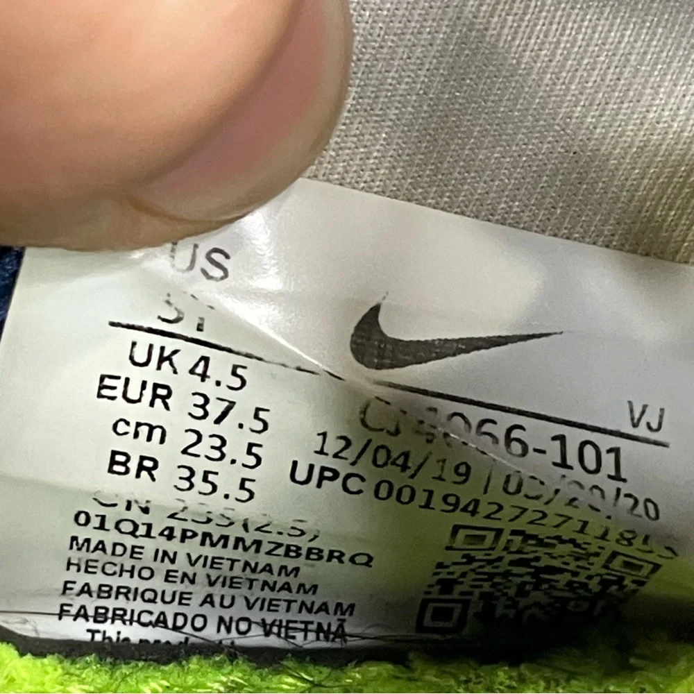 Nike Air Max‎ volt sneakers size 5 youth athletic activewear casual school shoes